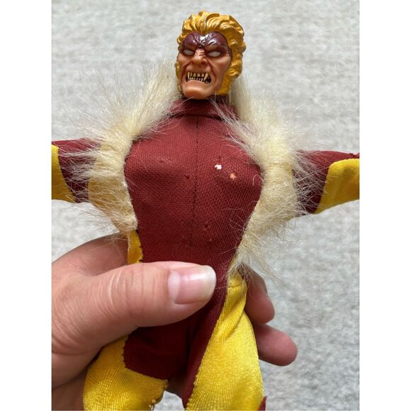 Sabretooth Marvel Cover Series Action Figure - Picture 5 of 12